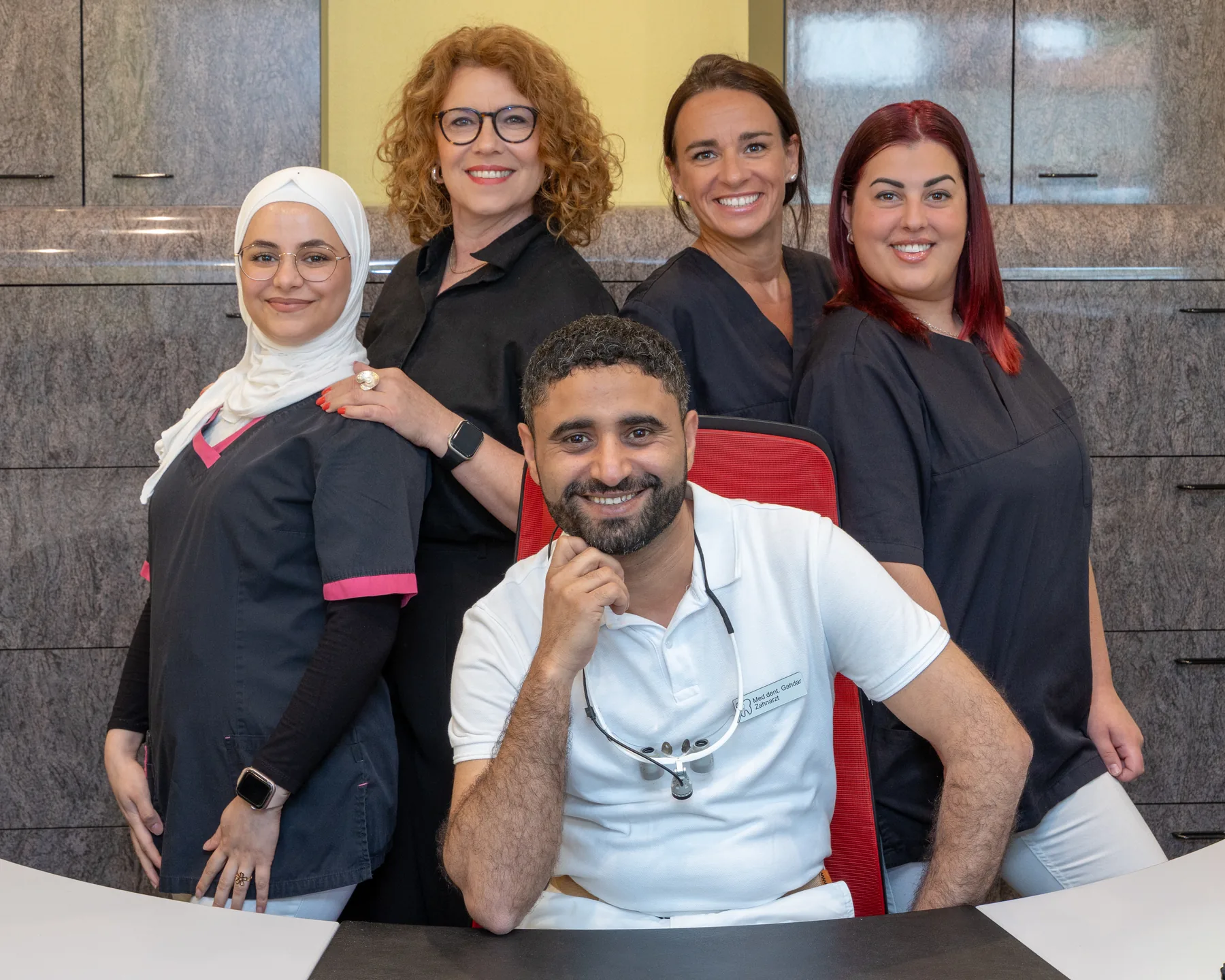 Team der Zahnarztpraxis Hashem Gahdar